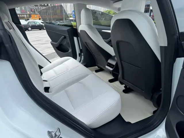 Tesla Model 3 — Фото автомобиля 11