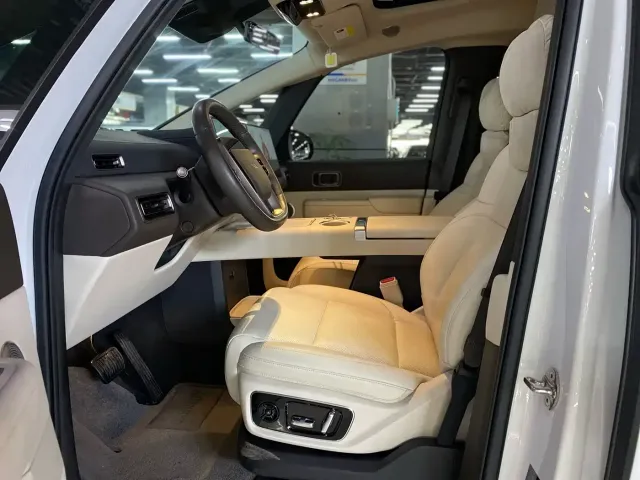Li Auto MEGA — Фото автомобиля 2
