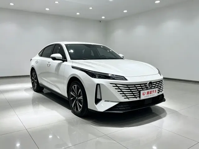 Changan Eado — Фото автомобиля 3