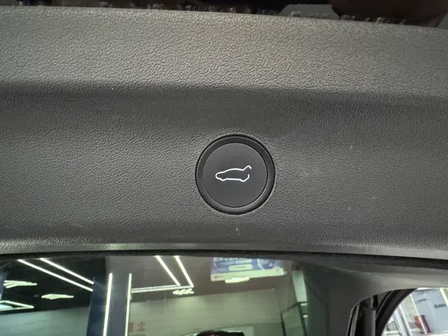 Tesla Model Y — Фото автомобиля 18