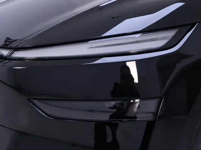 Tesla Model Y L — Фото автомобиля 4