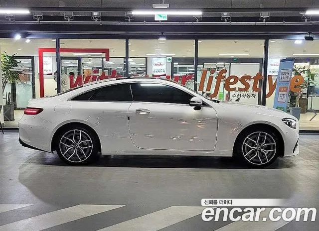 Mercedes-Benz E-Class — Фото автомобиля 3
