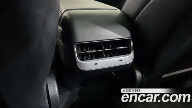 Tesla Model Y — Фото автомобиля 25
