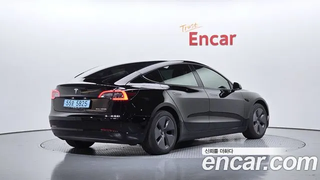 Tesla Model 3 — Фото автомобиля 2