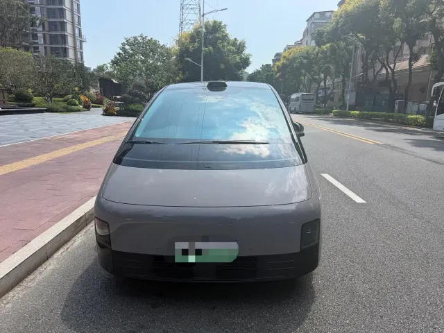 Li Auto MEGA — Фото автомобиля 2