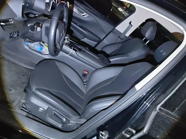 Hongqi E-QM5 — Фото автомобиля 17