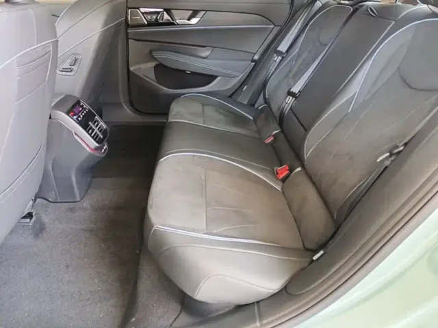 Volkswagen Passat — Фото автомобиля 16