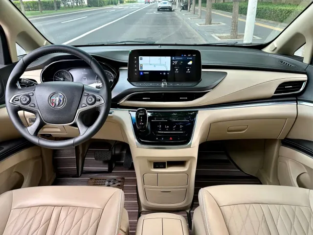 Buick GL8 — Фото автомобиля 5