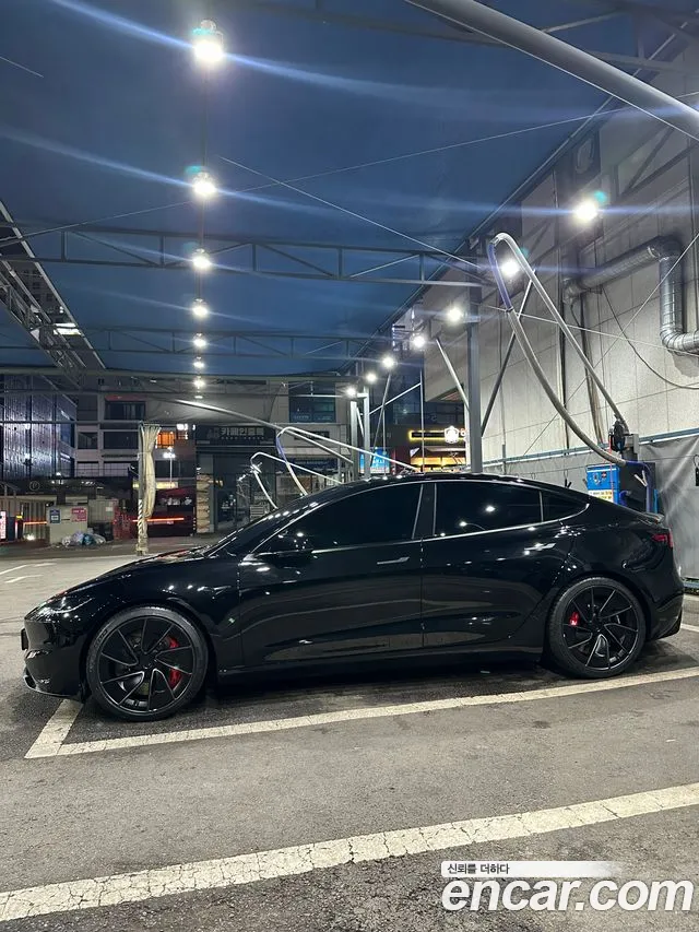 Tesla Model 3 — Фото автомобиля 2