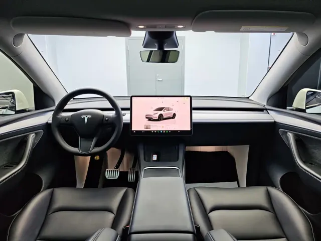 Tesla Model Y — Фото автомобиля 4