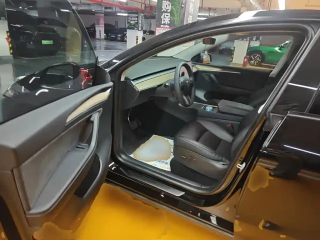Tesla Model Y — Фото автомобиля 15