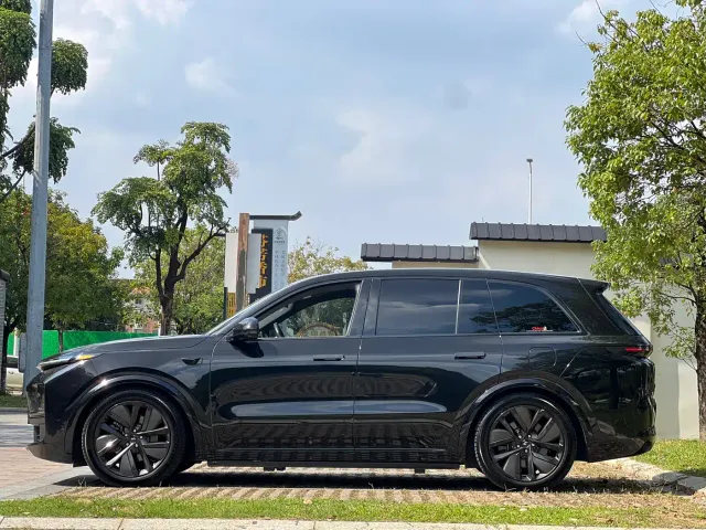 Li Auto L8 — Фото автомобиля 19
