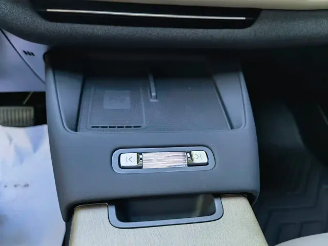 Volvo XC70 Plug-in Hybrid — Фото автомобиля 12