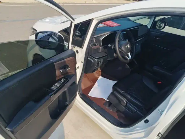 Honda Odyssey 2024 2.0L e:HEV Sharp·Comfort Edition — Фото автомобиля 15