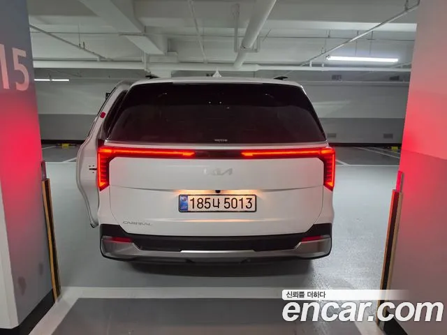 Kia Carnival Generation 4 — Фото автомобиля 4