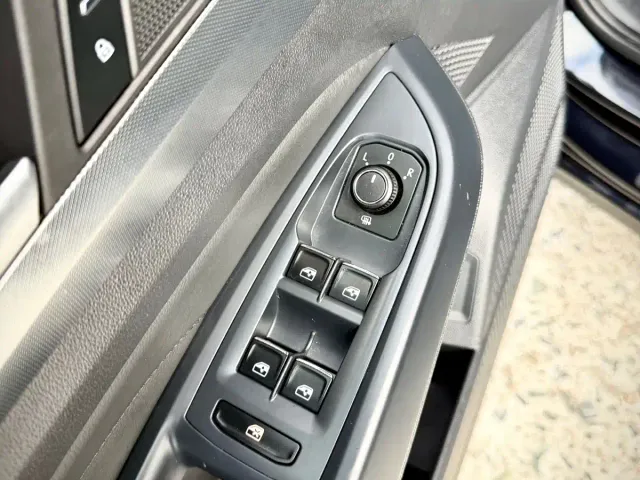 Volkswagen Passat — Фото автомобиля 16