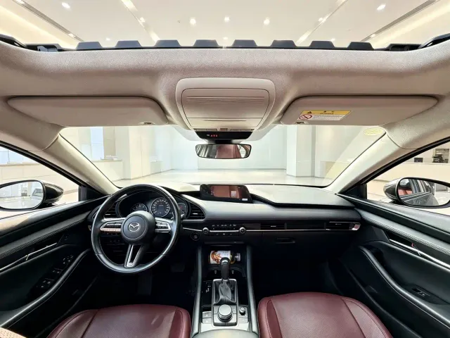 Mazda Axela — Фото автомобиля 12