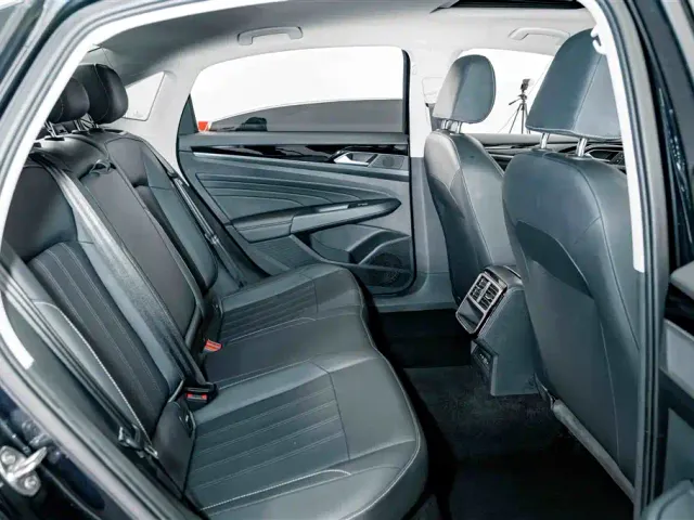Volkswagen Passat — Фото автомобиля 20
