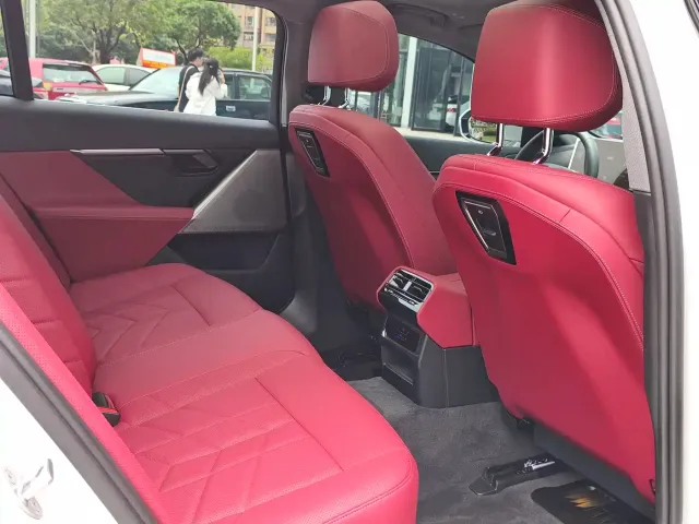 BMW 5 Series — Фото автомобиля 8
