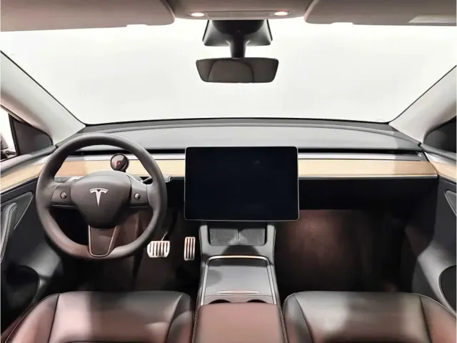 Tesla Model Y — Фото автомобиля 8