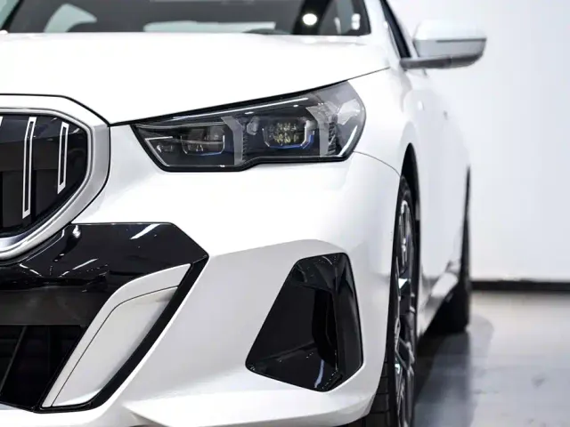 BMW 5 Series — Фото автомобиля 10