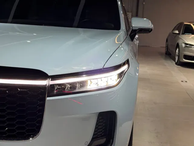 Li Auto ONE — Фото автомобиля 4