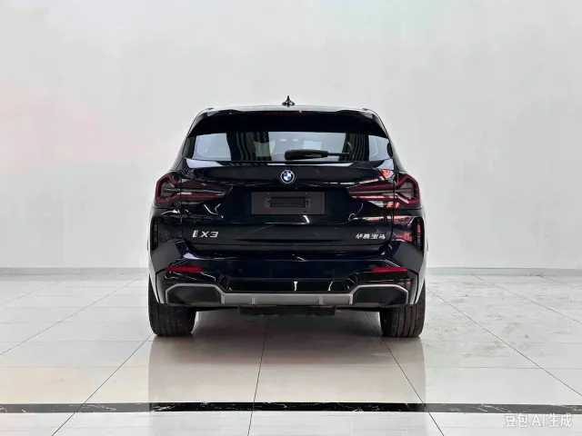 BMW iX3 — Фото автомобиля 5
