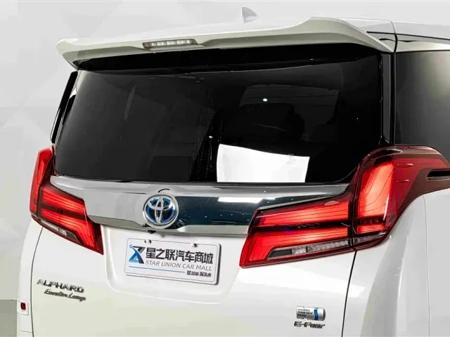 Toyota Alphard — Фото автомобиля 8