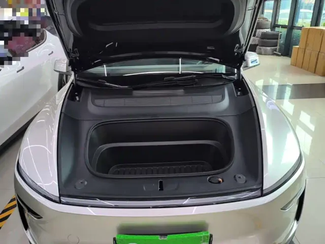 Tesla Model Y L — Фото автомобиля 19
