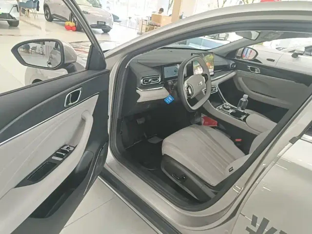 Geely Galaxy Stellar 6 — Фото автомобиля 15