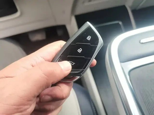 Maxus G90 — Фото автомобиля 8