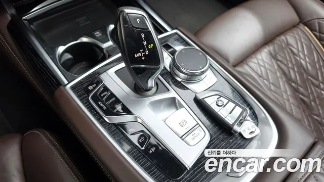 BMW 7 Series — Фото автомобиля 12