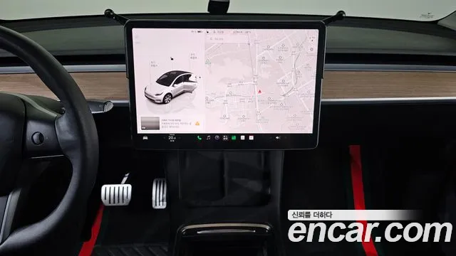 Tesla Model Y — Фото автомобиля 12
