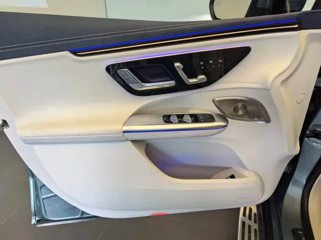 Mercedes-Benz EQE SUV — Фото автомобиля 6