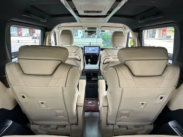 Toyota Alphard — Фото автомобиля 22