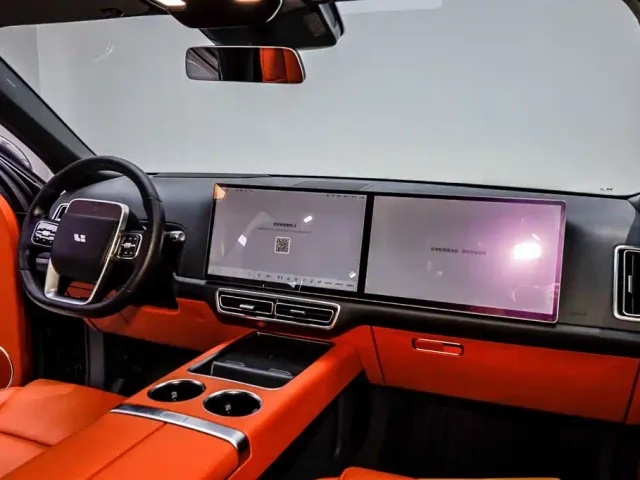 Li Auto L8 — Фото автомобиля 17