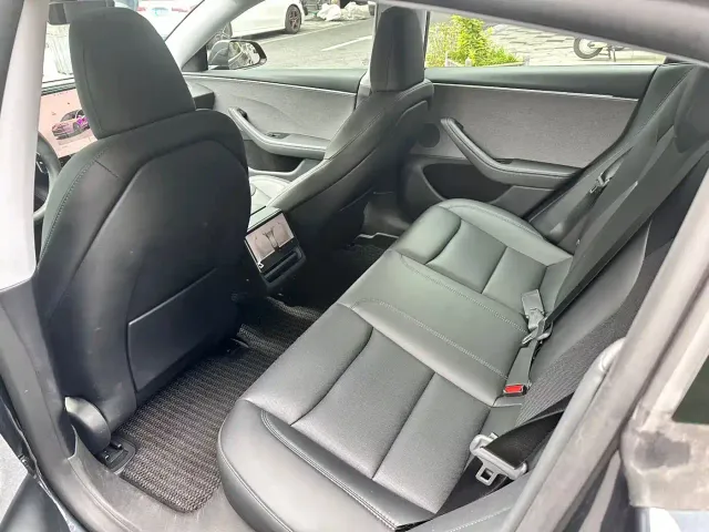 Tesla Model 3 — Фото автомобиля 5