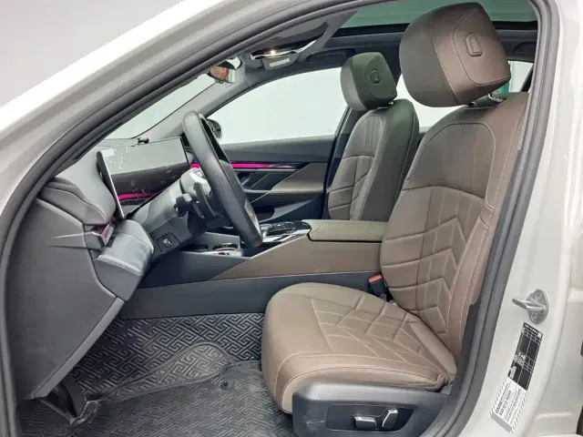 BMW 5 Series — Фото автомобиля 15