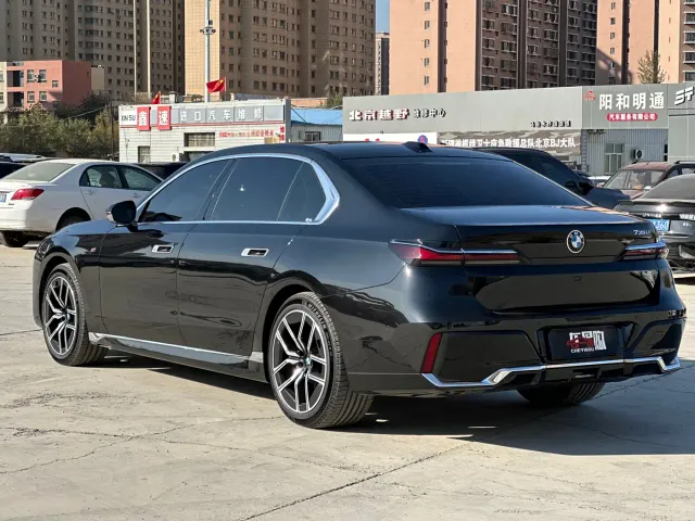BMW 7 Series — Фото автомобиля 9