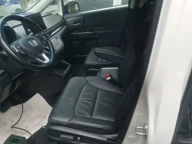 Honda Elysion — Фото автомобиля 14