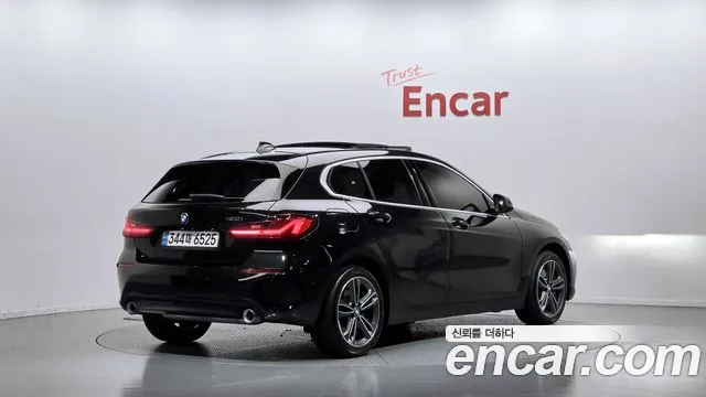 BMW 1 Series F40 — Фото автомобиля 2