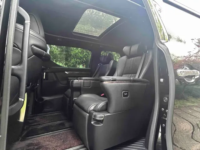 Toyota Vellfire — Фото автомобиля 10