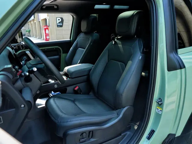 Land Rover Defender — Фото автомобиля 15