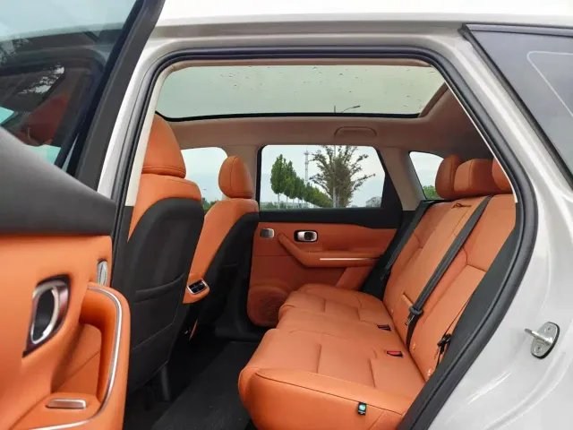 Leapmotor C10 — Фото автомобиля 6