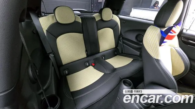 Mini Cooper — Фото автомобиля 12