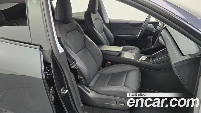 Tesla Model Y — Фото автомобиля 12