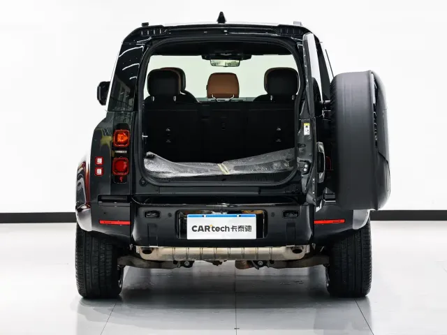 Land Rover Defender — Фото автомобиля 13
