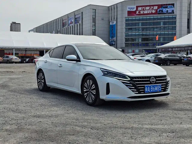 Nissan Teana — Фото автомобиля 3