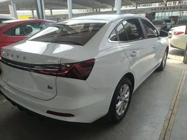 Roewe i5 — Фото автомобиля 6