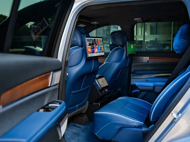 Cadillac Vistiq — Фото автомобиля 8